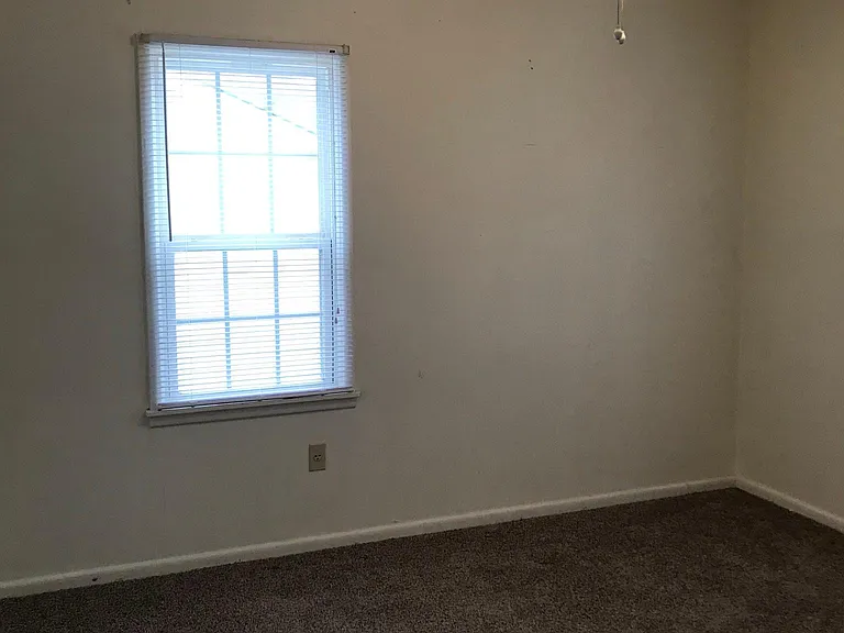 1220 Carol Dr — Photo 4