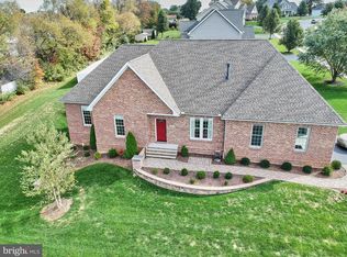 426 Woodlawn Ln, Carlisle, PA 17015