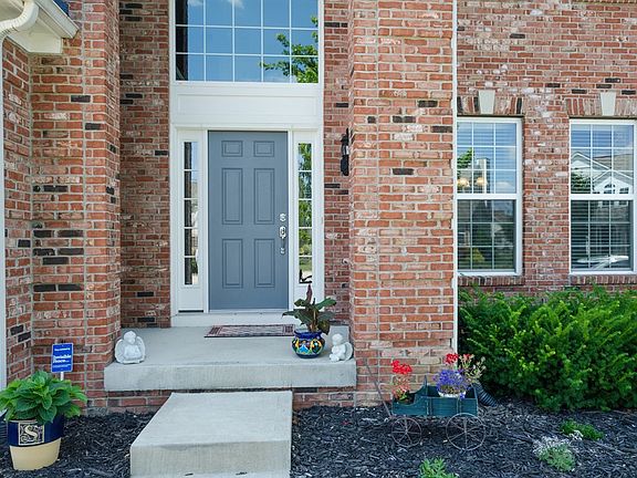 2nd image of 661 Lynton Way