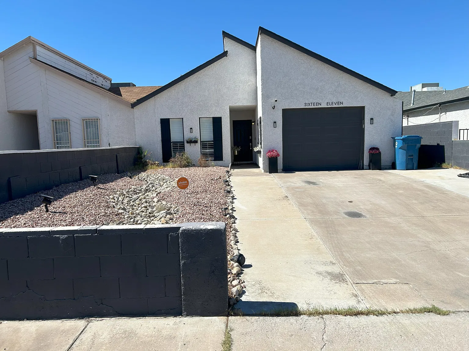 2 bed, 934 sqft, $1,950 — Photo 1