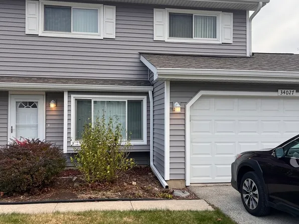 34027 N White Oak Ln, Gurnee, IL 60031