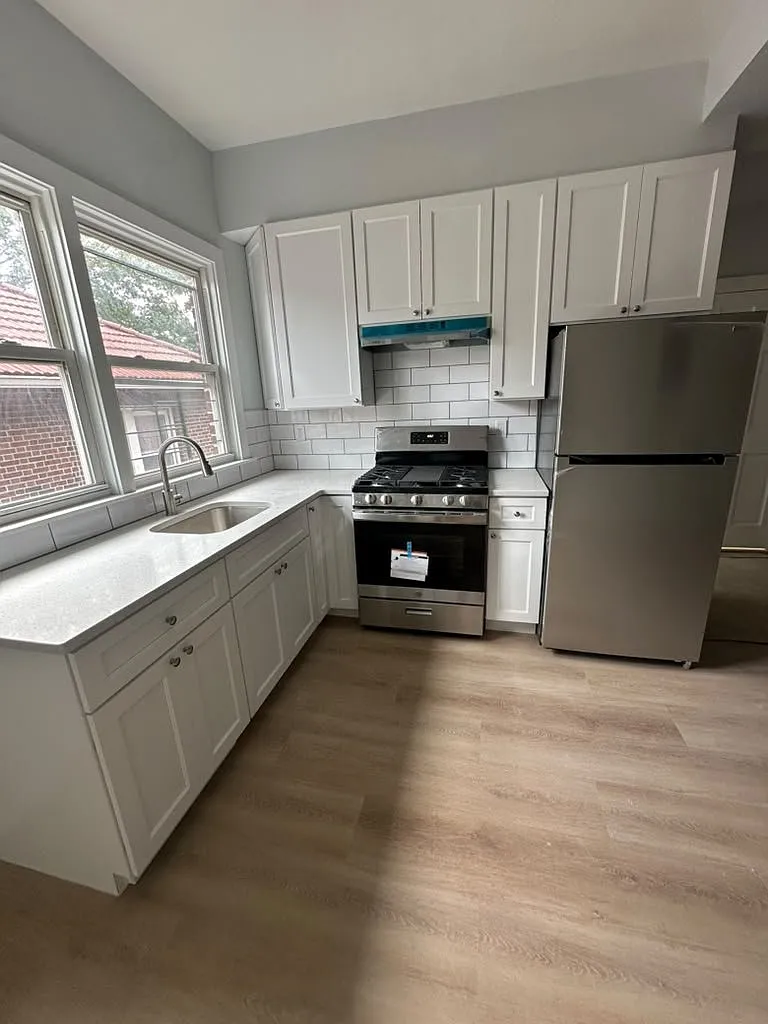 3 bed, 1.0 bath, $3,450 — Photo 2