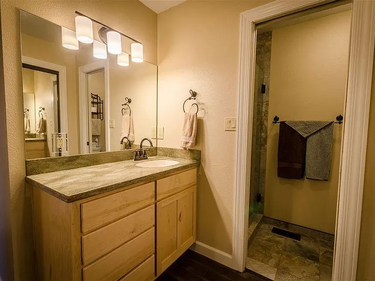 2121 Carrington Ct — Photo 11
