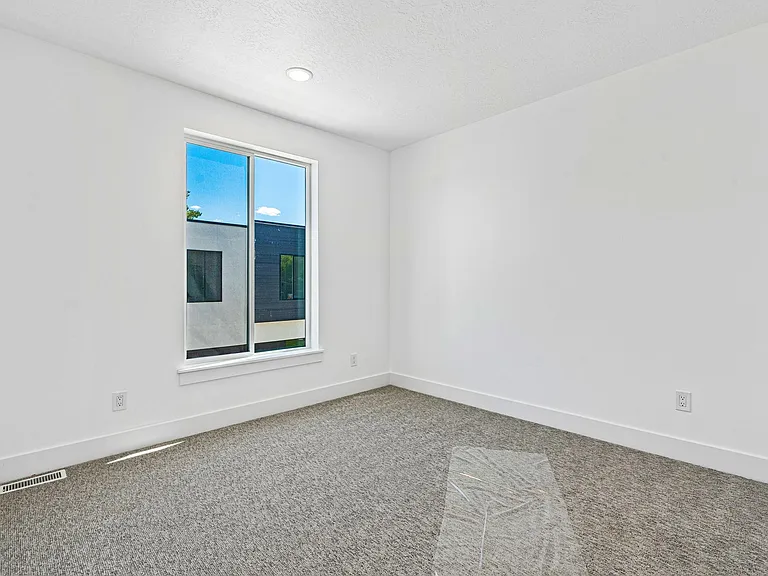 449 E Greenwood Ave — Photo 35