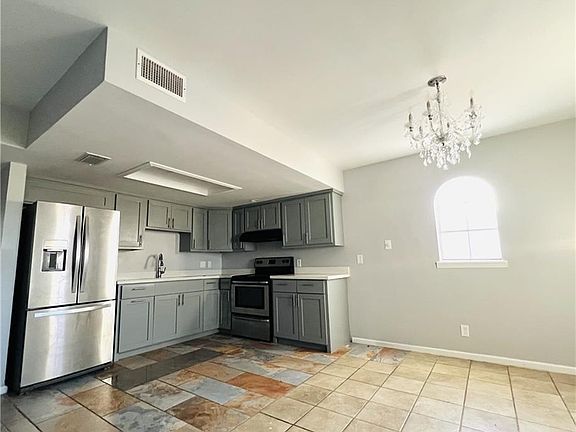 3rd image of 817 Marinel Ln