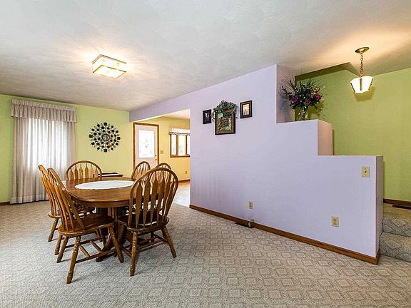 5th image of 113 E Main St