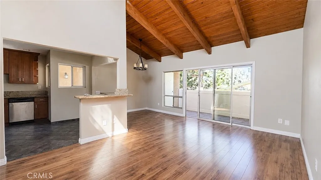 2 bed, 912 sqft, $2,550 — Photo 1