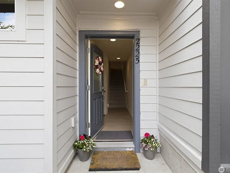 2225 NW Moraine Pl — Photo 3