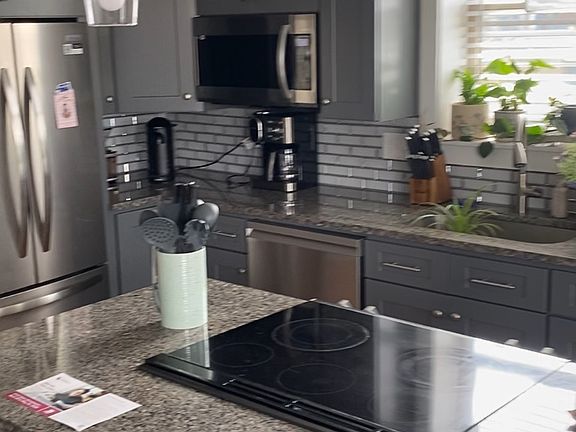 3rd image of 233 W 4th St #233