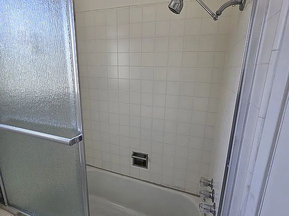 4th image of 5912 1/2 Fayette St