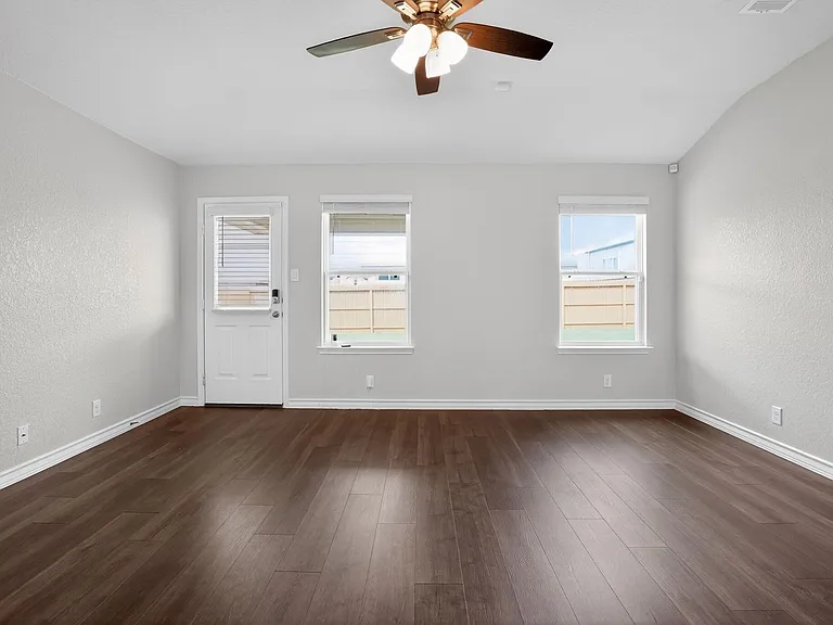 611 Overlook Rdg — Photo 7