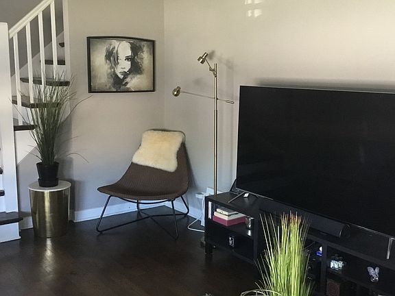 3rd image of 9236 S Sacramento Ave