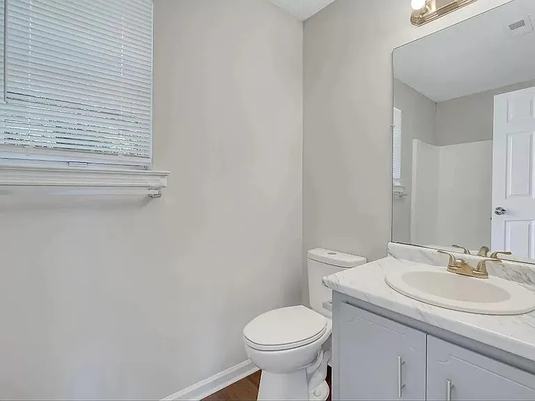 105 NE Shayna Dr — Photo 5