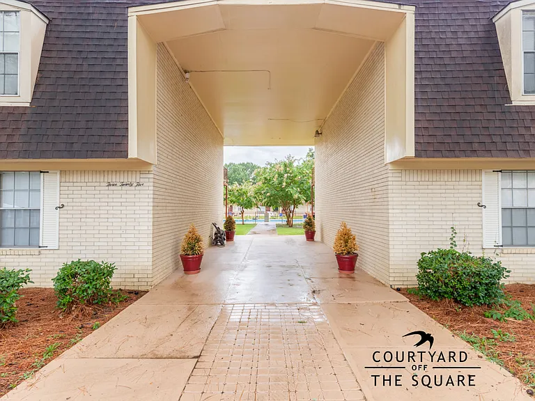 Courtyard Off The Square Apartments