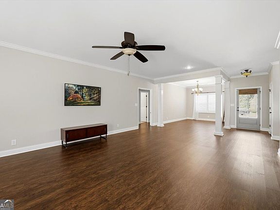 3rd image of 368 Carillon Ln