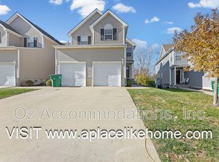 2216 SW Rambling Vine Rd, Lees Summit, MO 64082