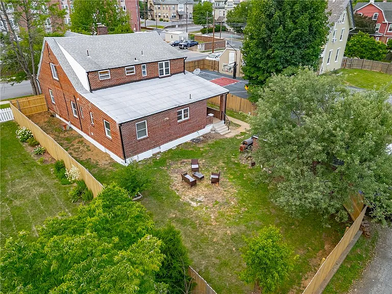 726 Seneca St #1 — Photo 10