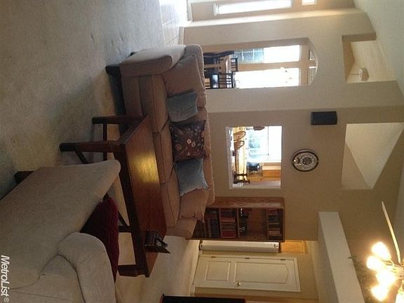 5th image of 2034 Zoe Ln