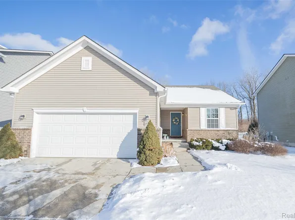 17155 Theresa Ln, New Boston, MI 48164