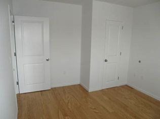 3174 31st St #2G, Astoria, NY 11106