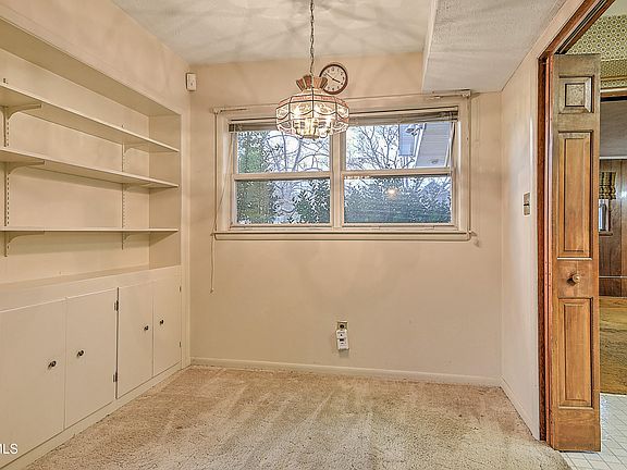 4th image of 210 Farmstead Ln