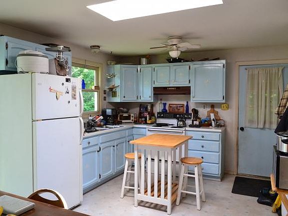 4th image of 13 Briarwood Ln