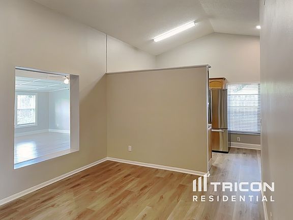 4th image of 328 Sir Lawrence Dr