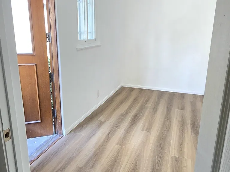 6228 Cahuenga Blvd — Photo 6
