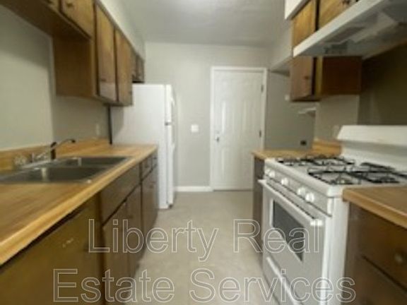 3rd image of 728 Elaine St