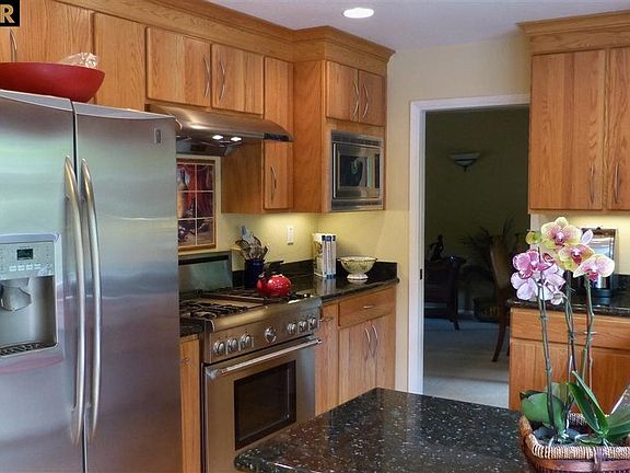 3rd image of 915 Calle Verde