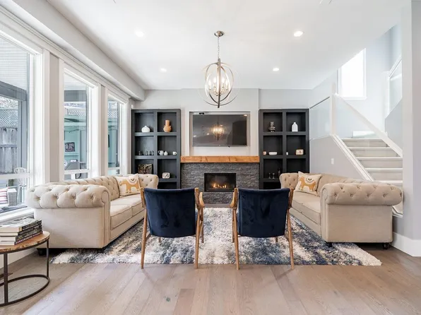 15708 Mountain View Dr, Surrey, BC V3Z 0C6