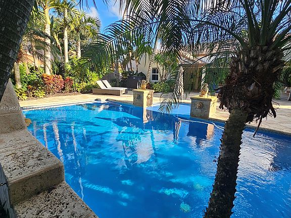 5th image of 3070 Perriwinkle Cir