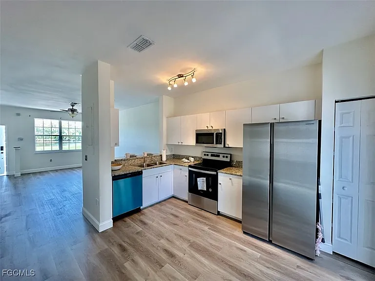 3627 Pine Oak Cir #102 — Photo 16