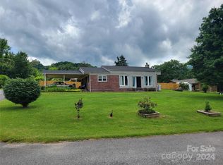 18 Leisure Ln, Waynesville, NC 28786