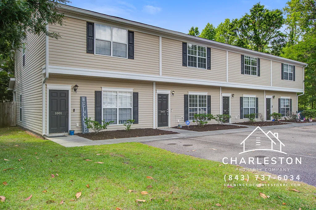 3 bed, 2.5 bath, 1328 sqft, $1,800 — Photo 1