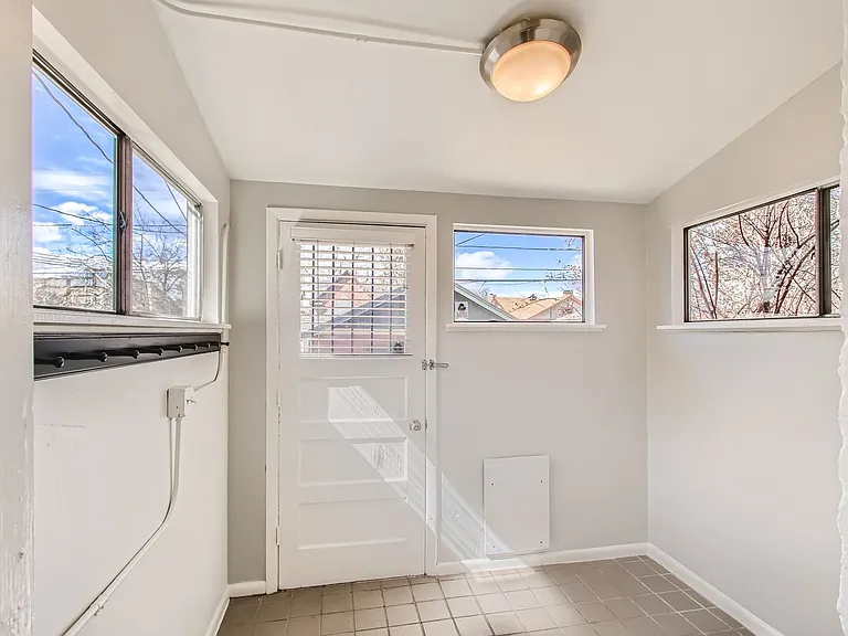 445 N Washington St — Photo 24