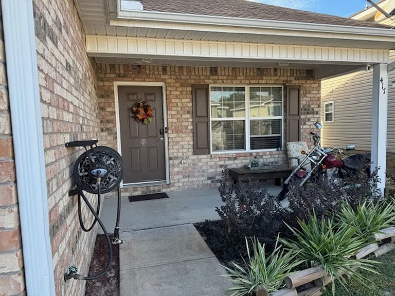 417 Eisenhower Dr — Photo 2