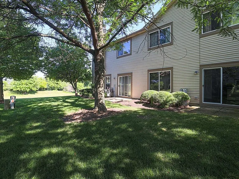 983 Parkhill Cir #983 — Photo 28
