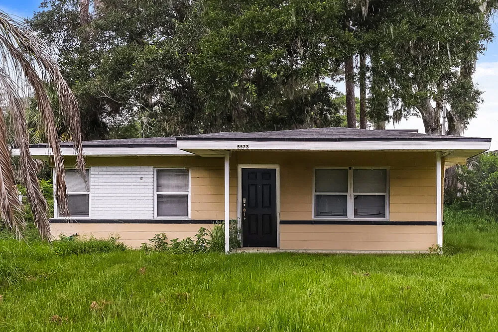 3 bed, 1.0 bath, 943 sqft, $1,335 — Photo 1