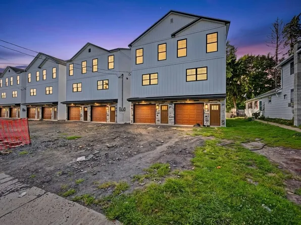 210 Hull Ave, Olyphant, PA 18447