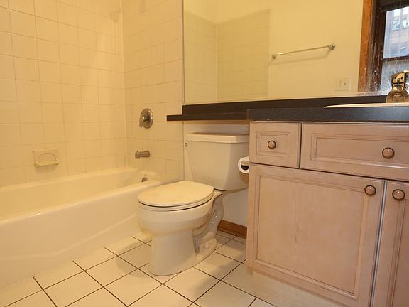 4th image of 2653 N Wayne Ave #2N