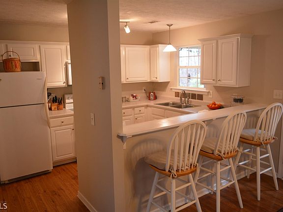 5th image of 390 Cobbler Dr
