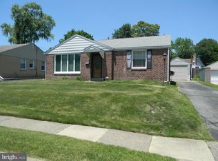 5235 Arrowhead Ln, Drexel Hill, PA 19026
