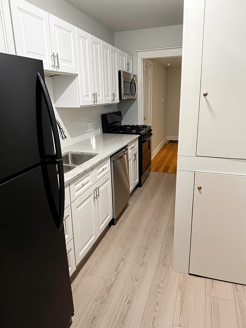 Extremely spacious 2-bedroom Apartments! — Photo 4
