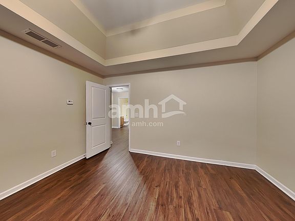 5th image of 243 Ascott Ln