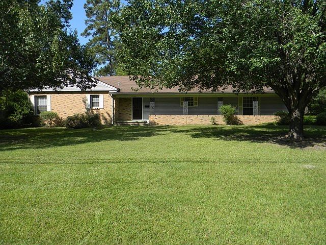1st image of 1204 Southwood Dr