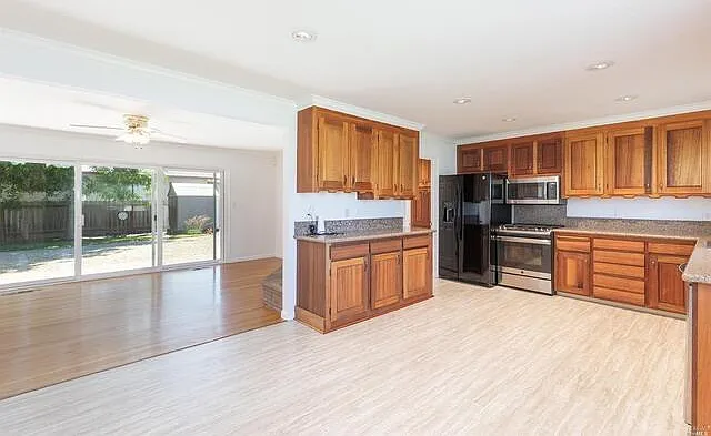 1094 Terrace Dr — Photo 2
