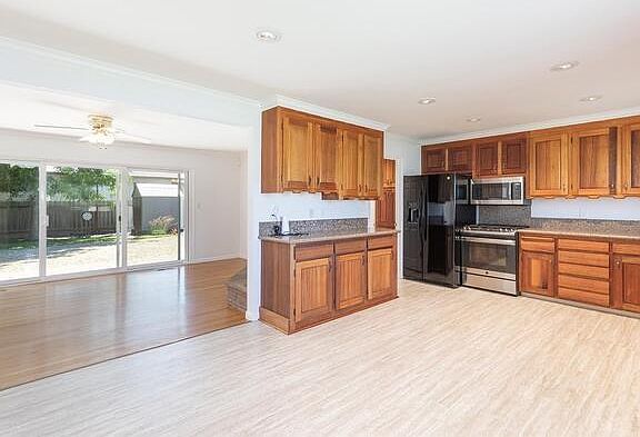 3rd image of 1094 Terrace Dr