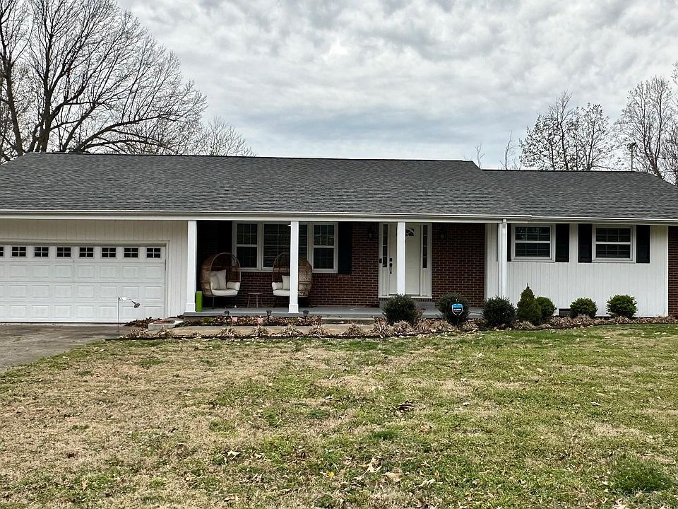 1st image of 221 Fairlane Dr