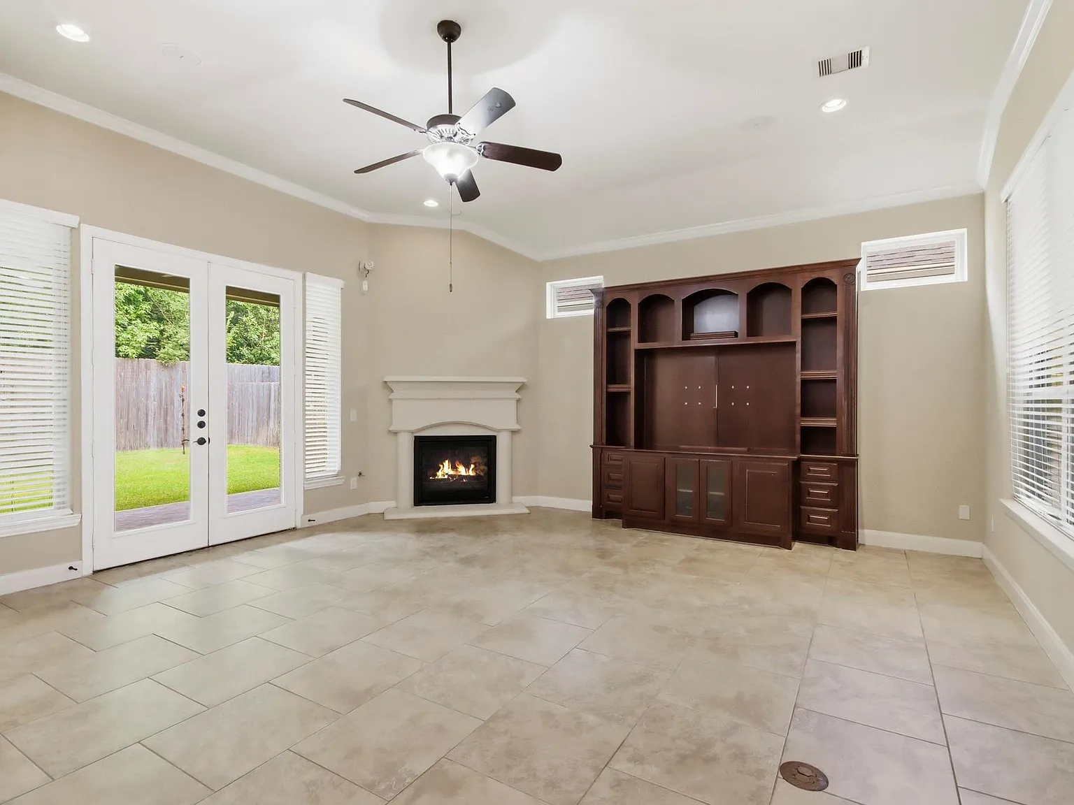 2 bed, 2.0 bath, 2344 sqft, $2,295 — Photo 4